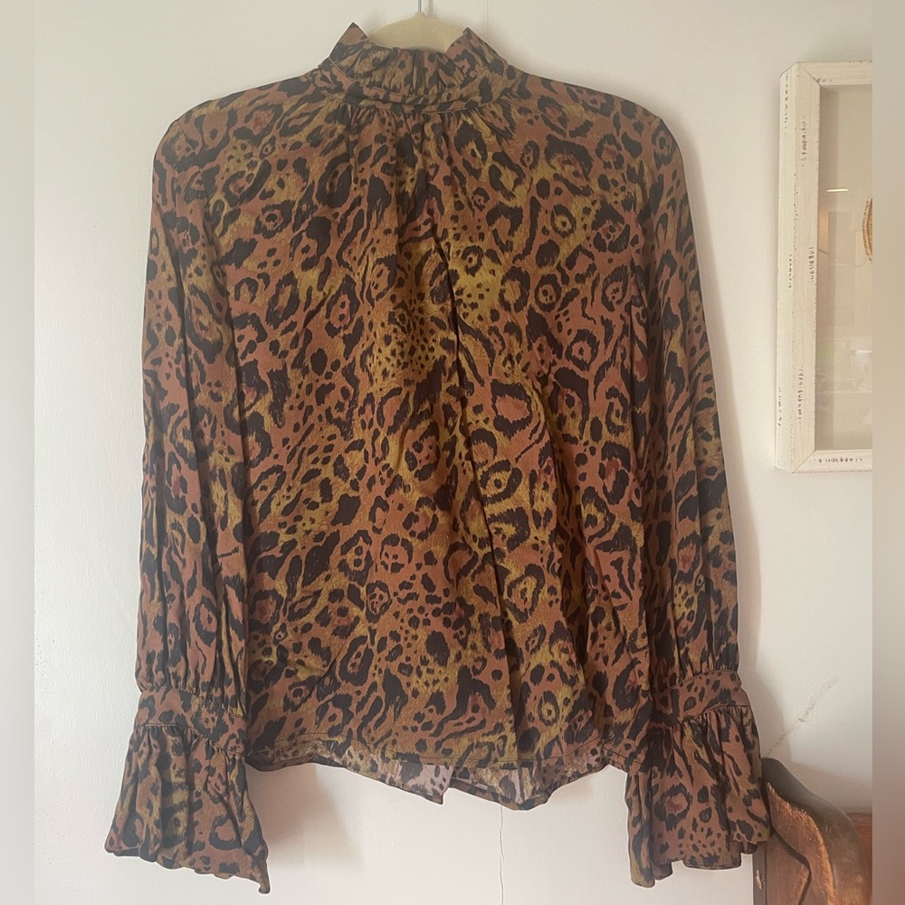 H&M high neck leopard print top - size XS